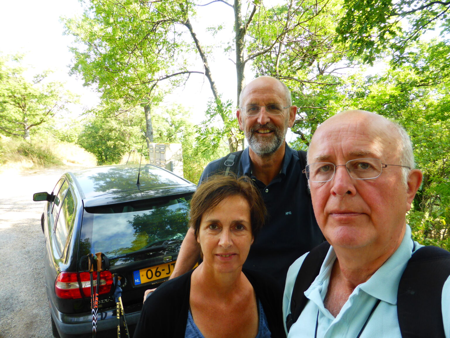 Vol goede moed beginnen we weer aan deze etappe vanuit Eyzahut.