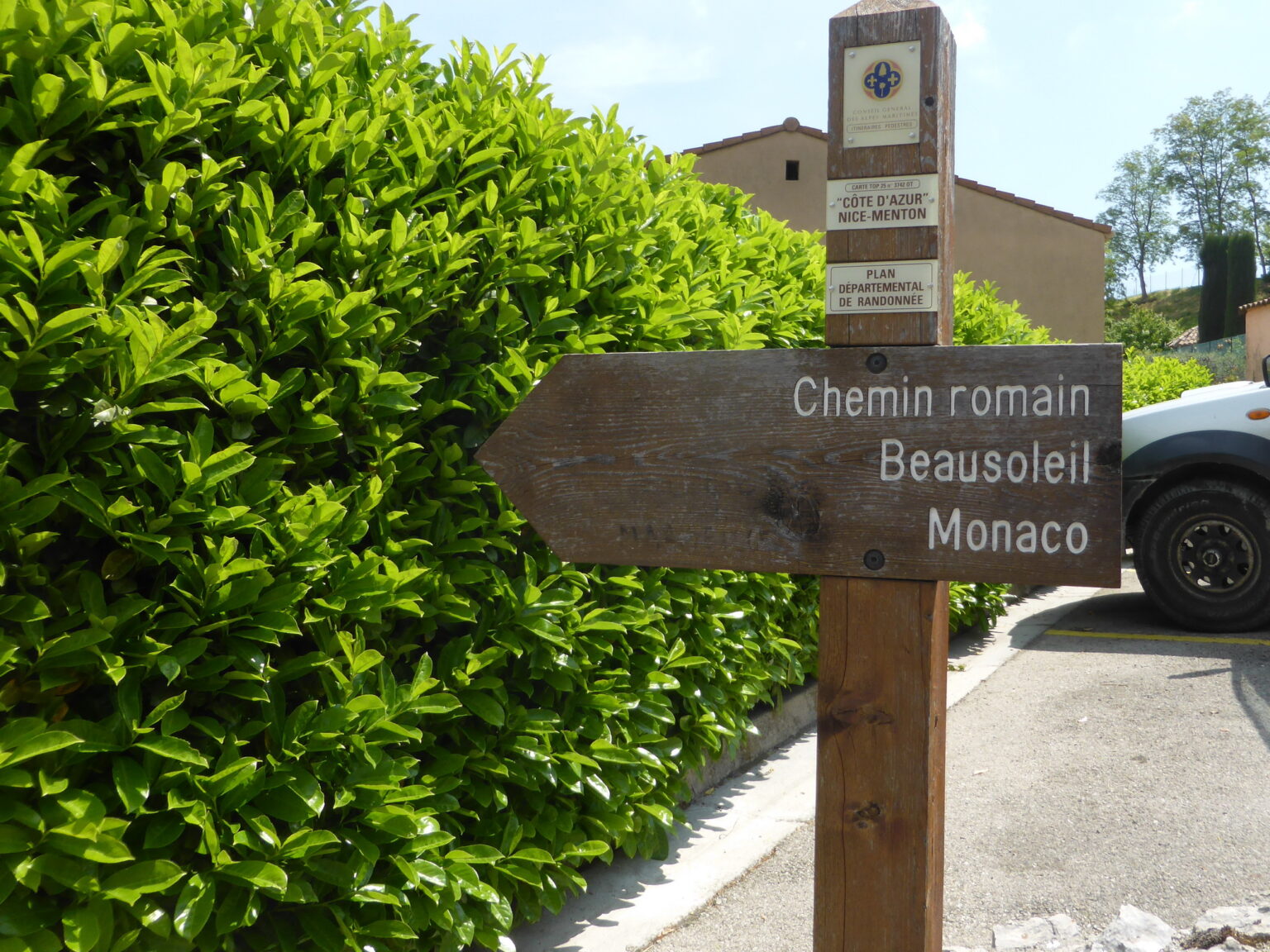 De Romeinse weg is de Via Julia Augusta.