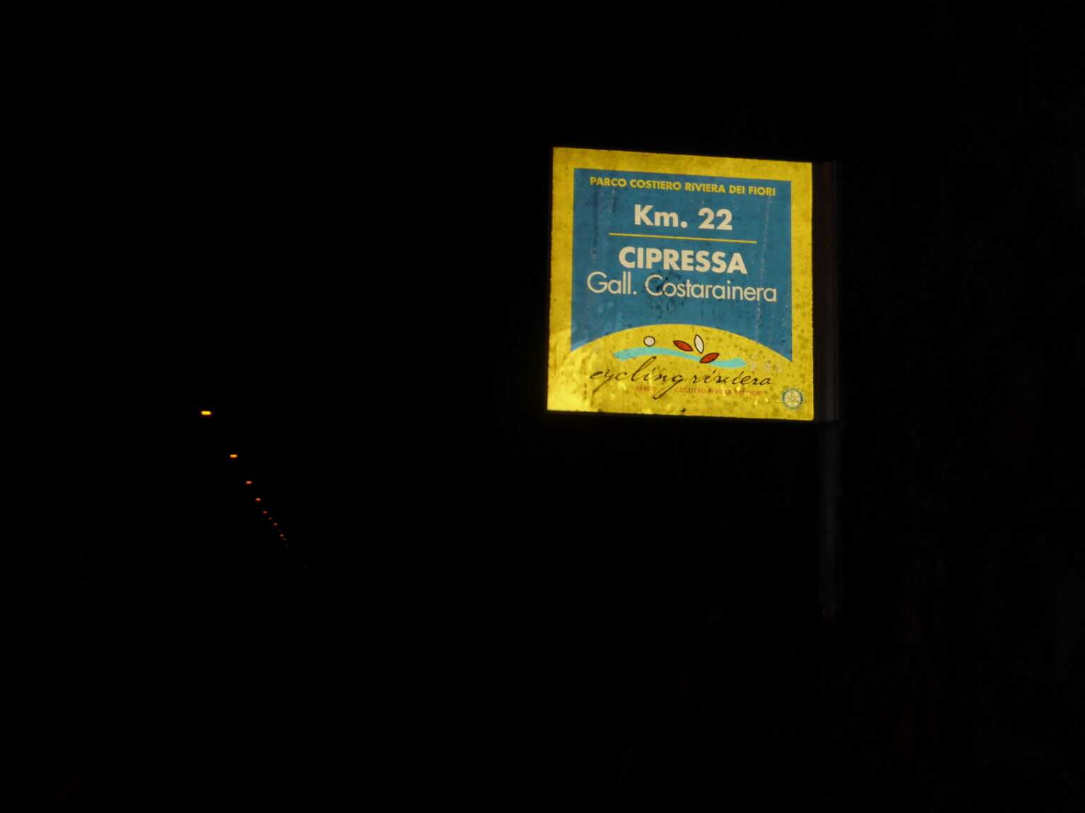 De tunnel onder de Cipressa is twee kilometer lang. dan zijn we bijna aan het einde van het pad.